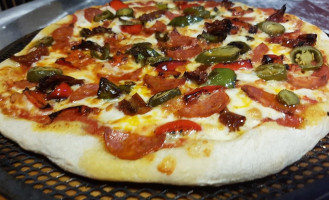Domingo Pizza food