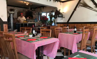 Pizzeria Di Trapani inside