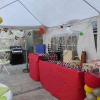 A La Memoire De outside