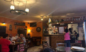 Coyote Pub Paninoteca inside