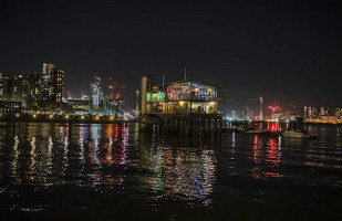 Greenwich Yacht Club outside