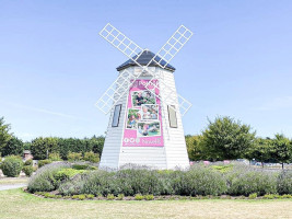 Polhill Garden Centre outside