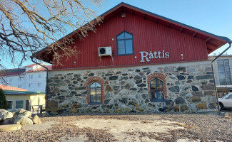 Raattis outside