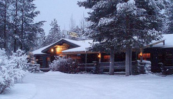 Kahvila Lohihovi Oy outside