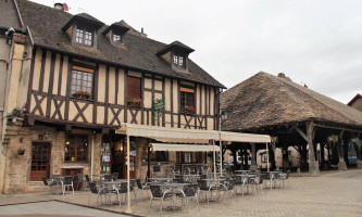 Le Bistrot Des Halles outside