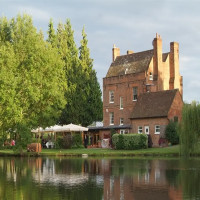 Auberge Du Lac outside
