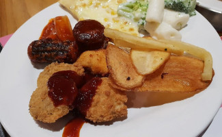 Enoteca Dei 100 Barolo food