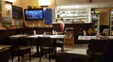 Chez Geppetto inside