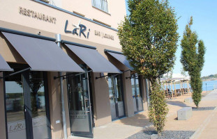 Lari Restaurant Bar Lounge outside