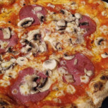 Pizza E Birra food