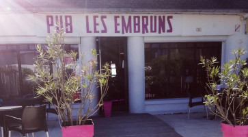 Les Embruns outside