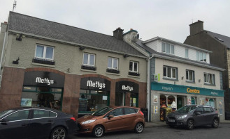 Melly Cafe outside