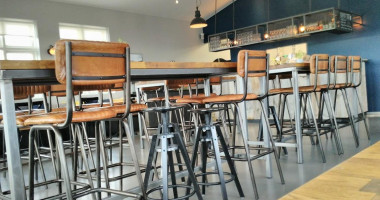 Ishusid Pizzeria inside