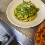 Pizzeria Piazza food