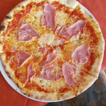 Pizzeria Piazza food