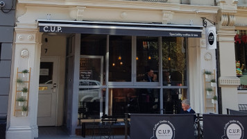 La Baguette outside