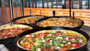 Pizza Paparazzi food