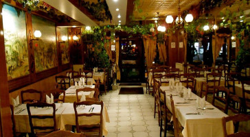 Les Vignes du Liban inside