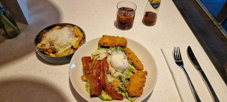 Lucia's Bolo District food