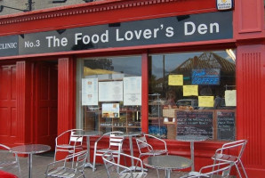 Food Lovers Den outside