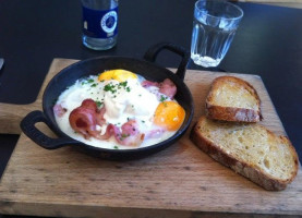 Federal Cafe Parlament food