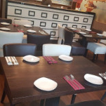 Royal Radhuny Dentro