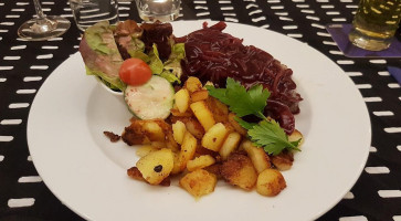 Goldener Hirsch food