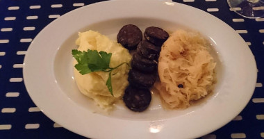 Goldener Hirsch food