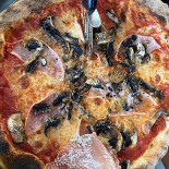 500 Grad Holzofenpizza