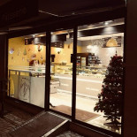 Le Pain D'or outside