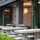 Amici à Vins Italiens outside