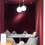 La Place Longchamp inside