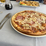 Pizzeria La Piazza food