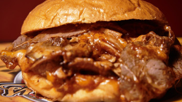 Taxi-angus Burger Cerrado De Calderon food