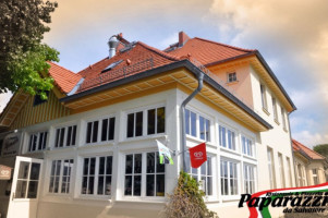 Pizzeria Paparazzi food