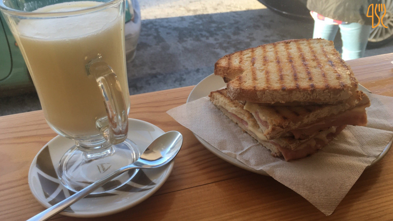 Monlou Cake And Coffee House