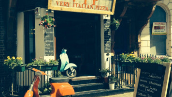 VIP Very Italian Pizza food