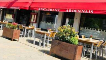 Chez Henri Ardennais inside