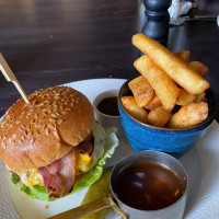 The Royal Saracens Head food