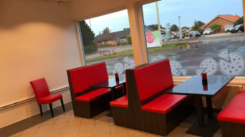 Pizza Palermo inside