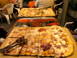 Gio Pizza Bar inside