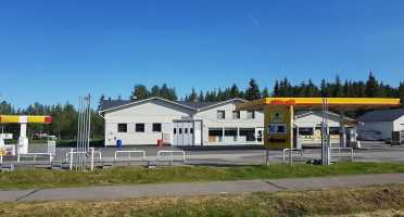 Shell Muonio Truck outside