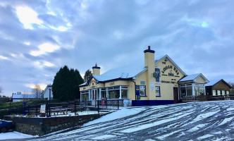 Lough Ree Inn outside