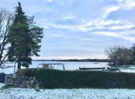 Lough Ree Inn outside