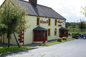 The Beehive Inn outside