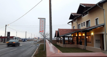 Restoran Kuna outside