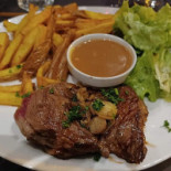 Le Point Central food