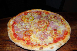 Pizzeria Cosanostra food