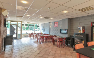 Pizzeria Milano Kootstertille inside