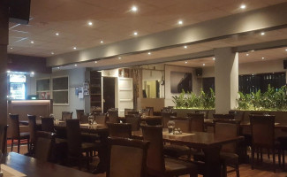 Milano Elverum inside
